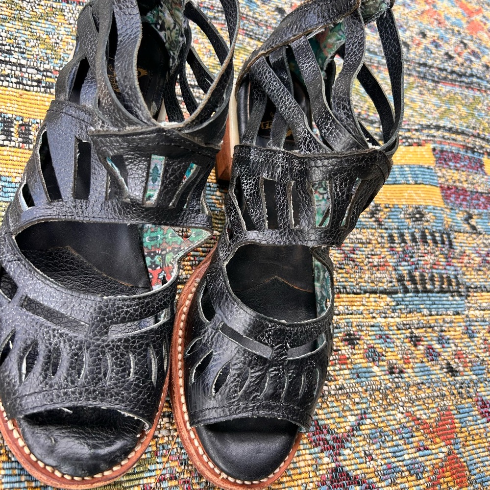 🍀Freebird Ponce Black Leather Strappy Sandals - Picture 3 of 9